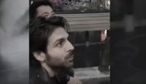 Fans snaps Kartik Aryan in Europe as he gorges on his meal | Khabar Filmy Hai (8 July 202)