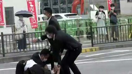 Ex-primeiro ministro do Japão é baleado
