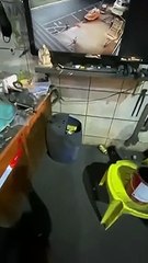 Dono de oficina utiliza geladeira como "passagem secreta" para fugir de policiais em SP