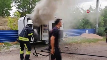 100 bin TL değerindeki karavan alev alev yandı