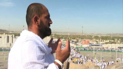 I pellegrini dell'hajj pregano sul monte Arafat in Arabia Saudita