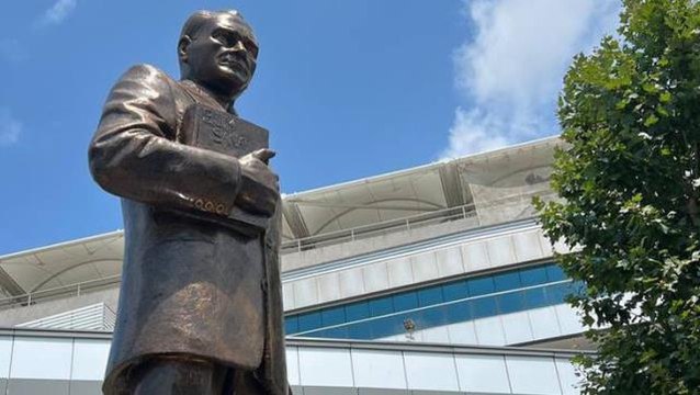 Fenerbahçe, Mustafa Kemal Atatürk heykelini Ülker Stadı'nın önüne dikti: İlelebet İzindeyiz Atam