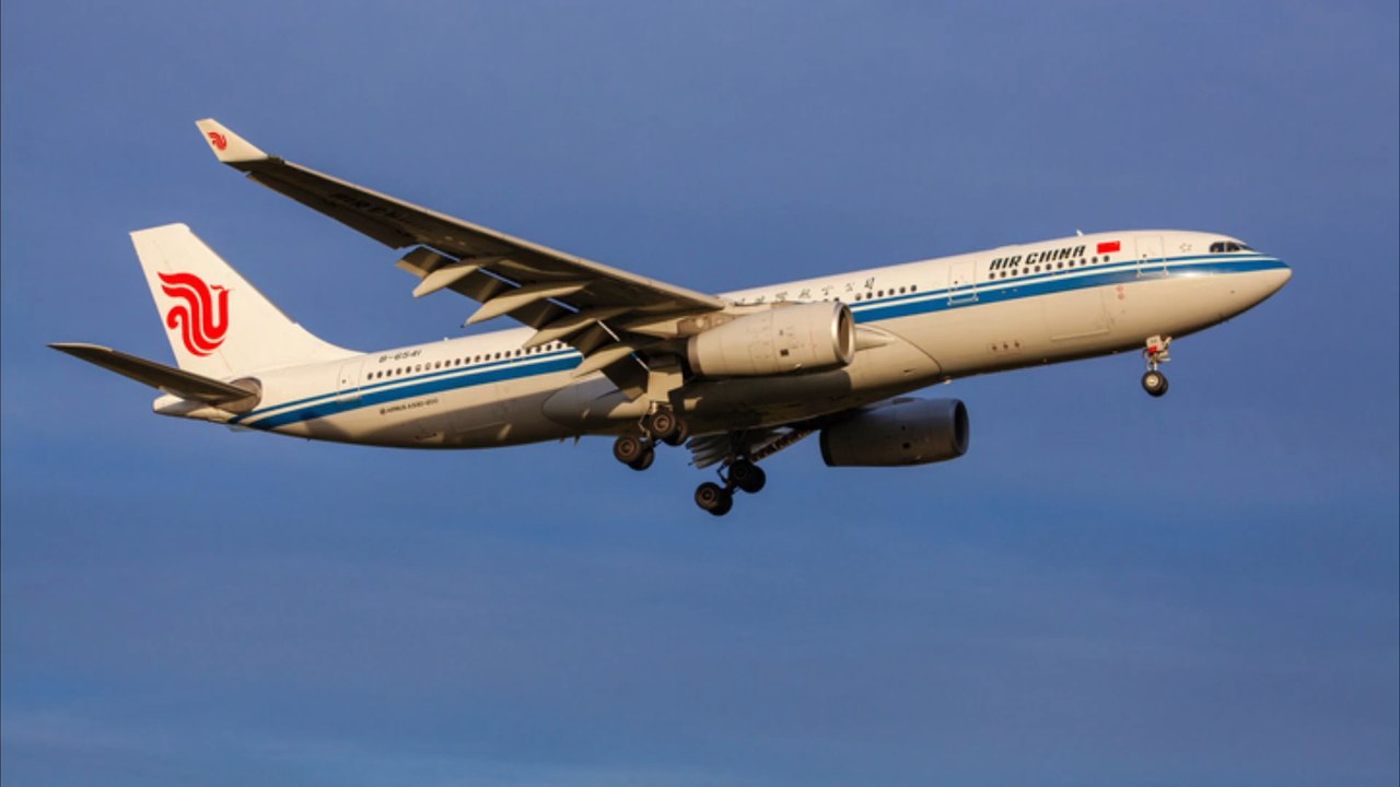 Passagier filmt lose Schrauben in Flugzeug