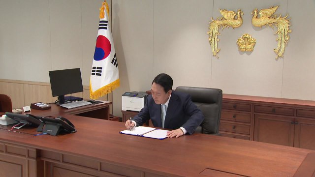 尹, 아베 전 총리 유족에 조전 애도와 위로 뜻 전해 / YTN