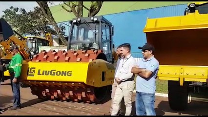 Com investimento de R$ 2 milhões, Prefeitura de Cascavel apresenta novos maquinários