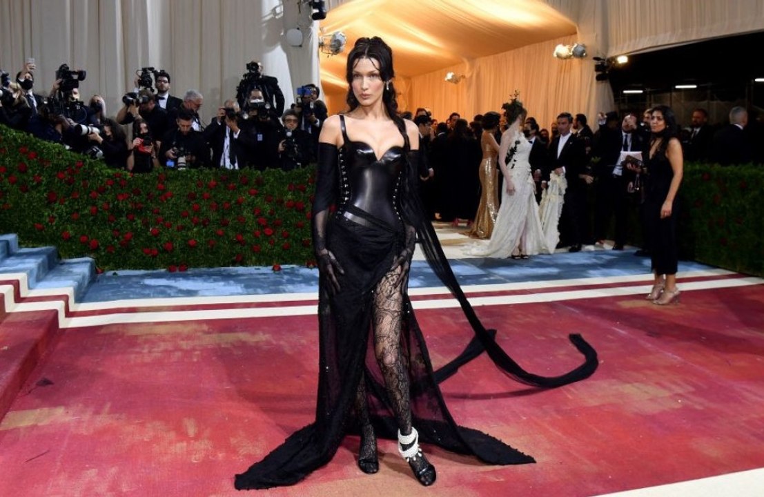 Bella hadid: knappe ankunft bei der pariser haute couture fashion week!