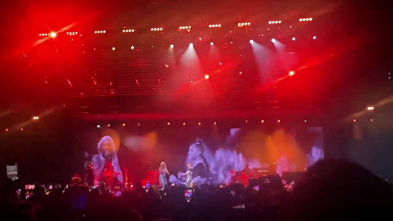 Alicia Keys invite Aya Nakamura sur la scène de l’Accor Arena  pour chanter Djadja