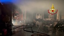 In fiamme magazzino di fuochi d'artificio nel Napoletano