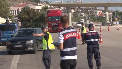 Çeşme'de tatilcilere çiçekli karşılama