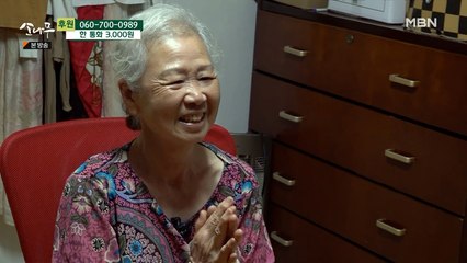 서로 의지하며 웃으며 살아가는 모녀