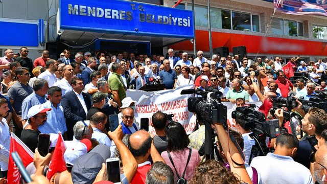 Soyer: Alnımız açık başımız dik