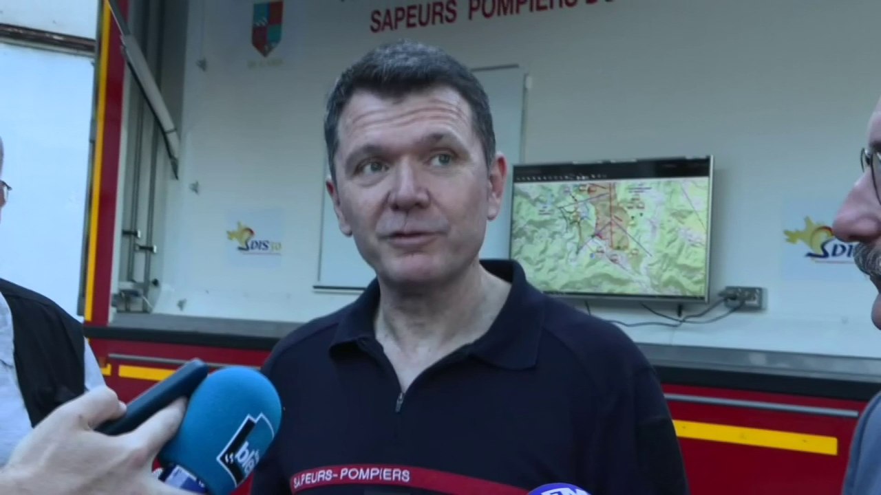 Incendie dans le Gard: "Environ 555 pompiers" vont rester mobilisés cette nuit, selon un responsable des pompiers
