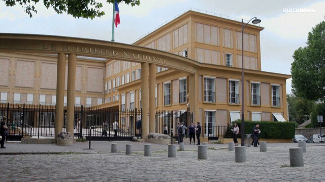 Início do restauro de tapete da Notre-Dame de Paris