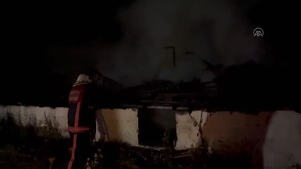 Çıkan yangında bir ev kullanılamaz hale geldi