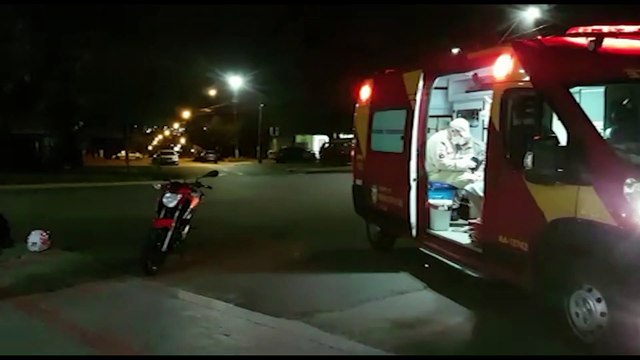 Motociclista fica ferido em colisão na Avenida Tito Muffato