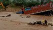 Gujarat Rains: कहीं फंसी स्कूटी तो कहीं ट्रक, गुजरात में बारिश ने खोल दी तैयारियों की पोल