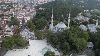 Eyüpsultan Camii'nde bayram namazı böyle görüntülendi