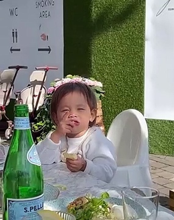 Lisa ở nhà nội bung xõa chẳng màng hình tượng