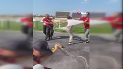 Son dakika haberi... Atlar yarıştı seyisler kapıştı: Bursa Hipodromu'ndaki seyis kavgası kamerada