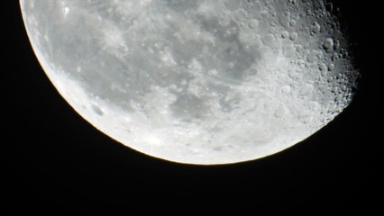 luna iluminada al 74%