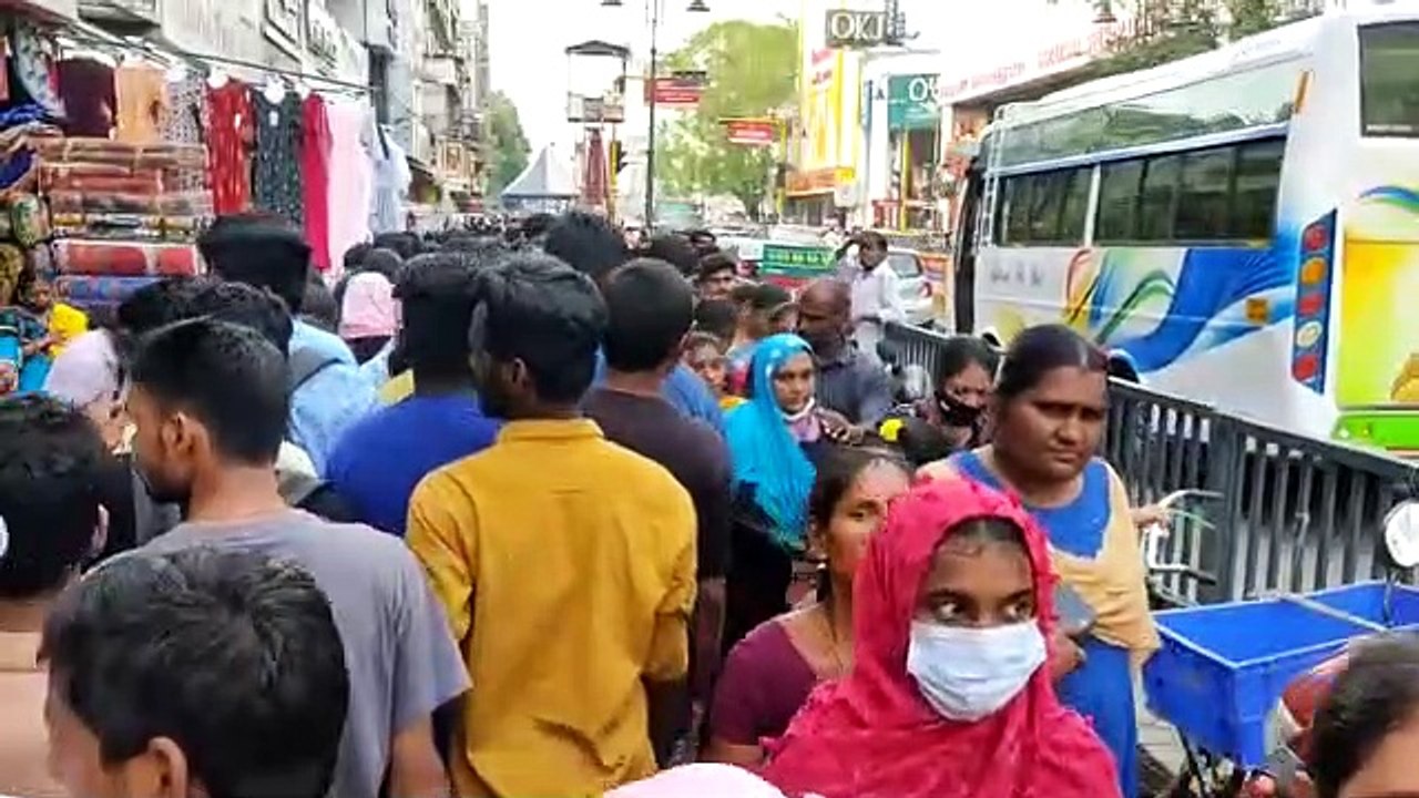 VIDEO: नहीं मान रहे लोग, बाजार में उमड़ रही भीड़, नियमों की जमकर उड़ रही धज्जियां
