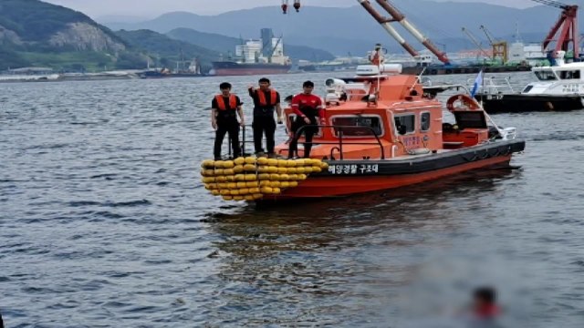 창원 수변공원 해상에 빠진 남성 2명...40대 숨지고 50대 의식 잃어 / YTN