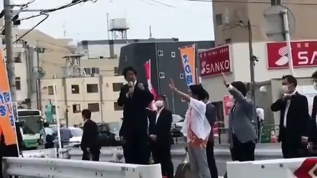Eski Japonya Başbakanı Shinzo Abe'nin vurulma anına ilişkin en net görüntüler yayınlandı