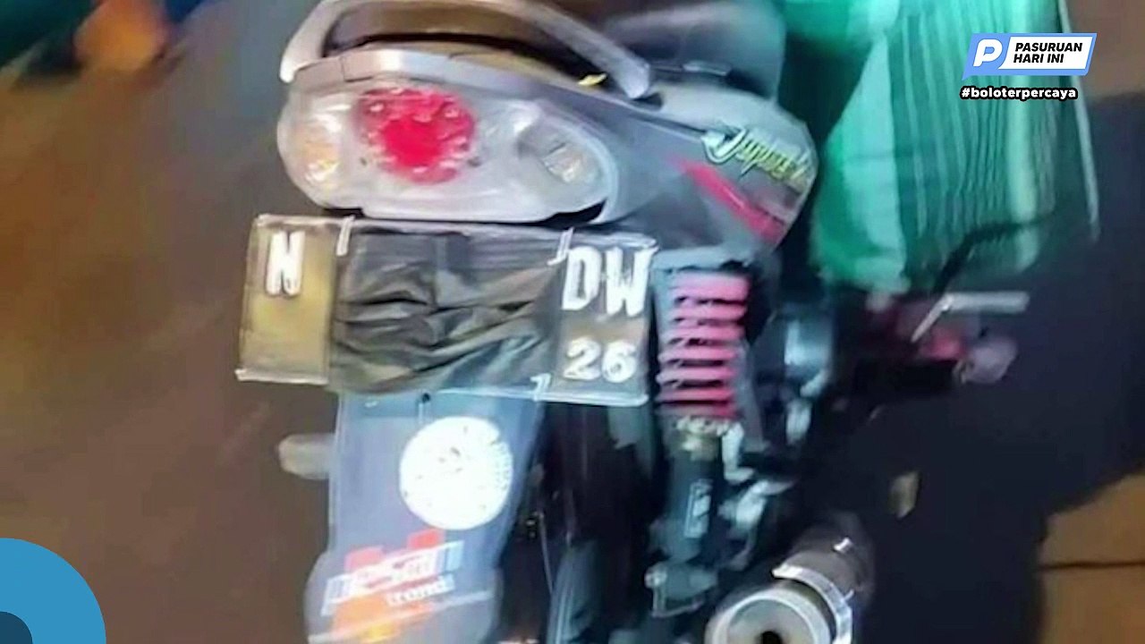 Viral Bapak - bapak  di Bangil Tutup Pelat Motor Pakai Masker