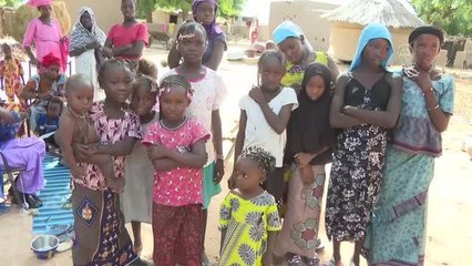 Kız çocukları bayramı renkli saç örgüleriyle karşılıyor