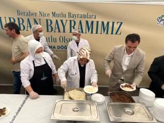 Sancaktepe'de kurban kesim alanında kavurma ziyafeti