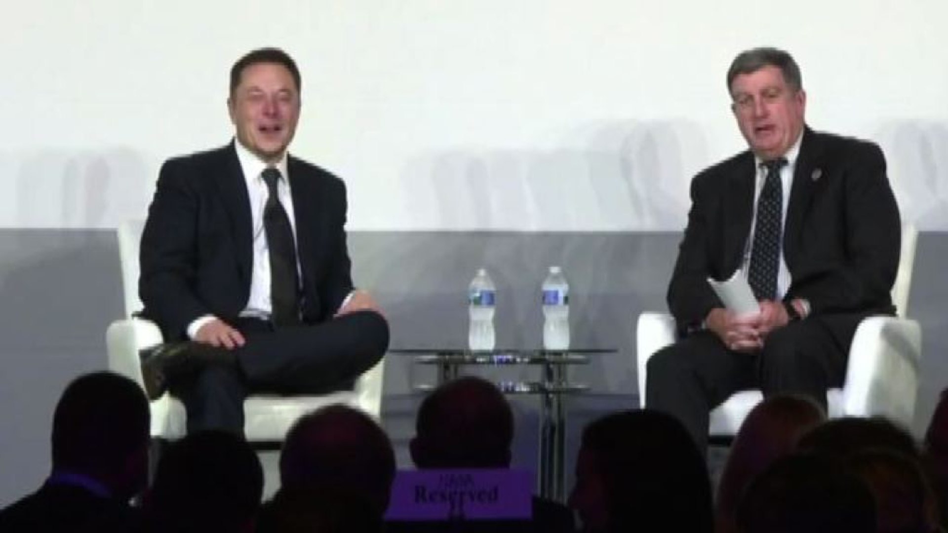 ⁣Usa, Elon Musk rinuncia all'acquisto di Twitter