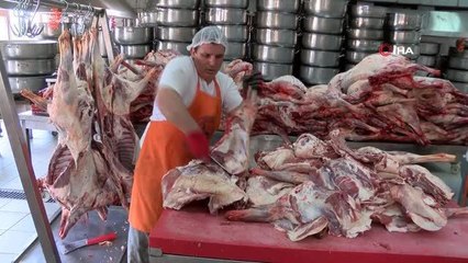 Üsküdar'da 50 ton et ihtiyaç sahipleri ile buluştu