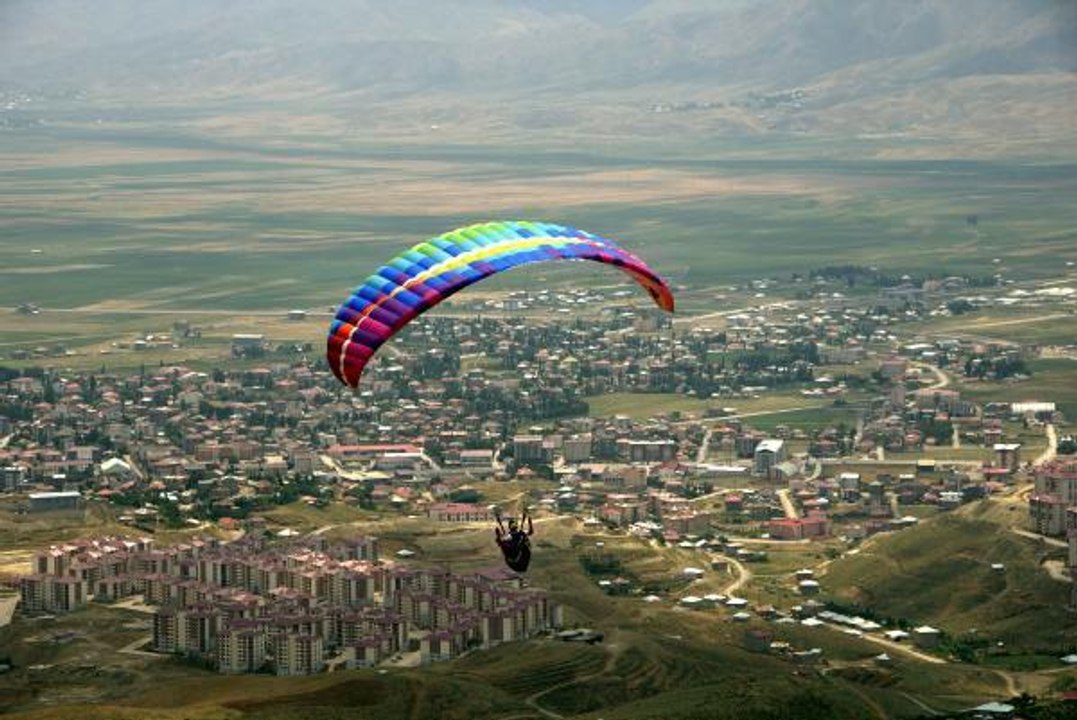 ŞEHİT ÇOCUĞUNUN YAMAÇ PARAŞÜTÜ İLE UÇMA HAYALİ GERÇEK OLDU