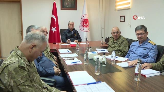 Bakan Akar beraberindeki TSK komuta kademesi ile Dağlıca'da