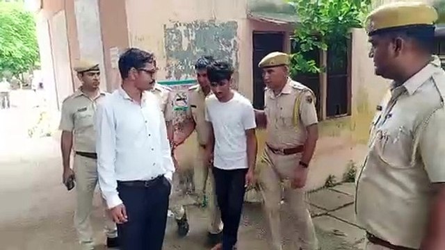 कोटा में ग्राम विकास अधिकारी भर्ती परीक्षा देते पकड़ा ' मुन्नाभाई '