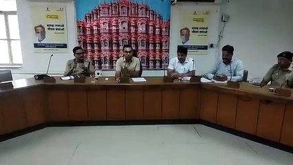 Video herunterladen: ईद को देखते हुए जयपुर कलक्टर ने ली शांति समिति के सदस्यों की बैठक