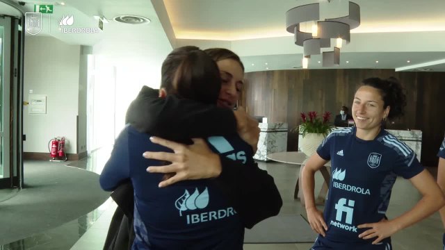 Alexia Putellas se despide de sus compañeras en la concentración de la Selección