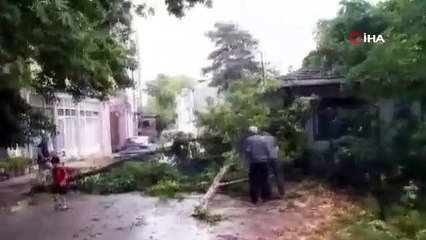 İnegöl'de bayramın birinci günü sağanak sele sebep oldu