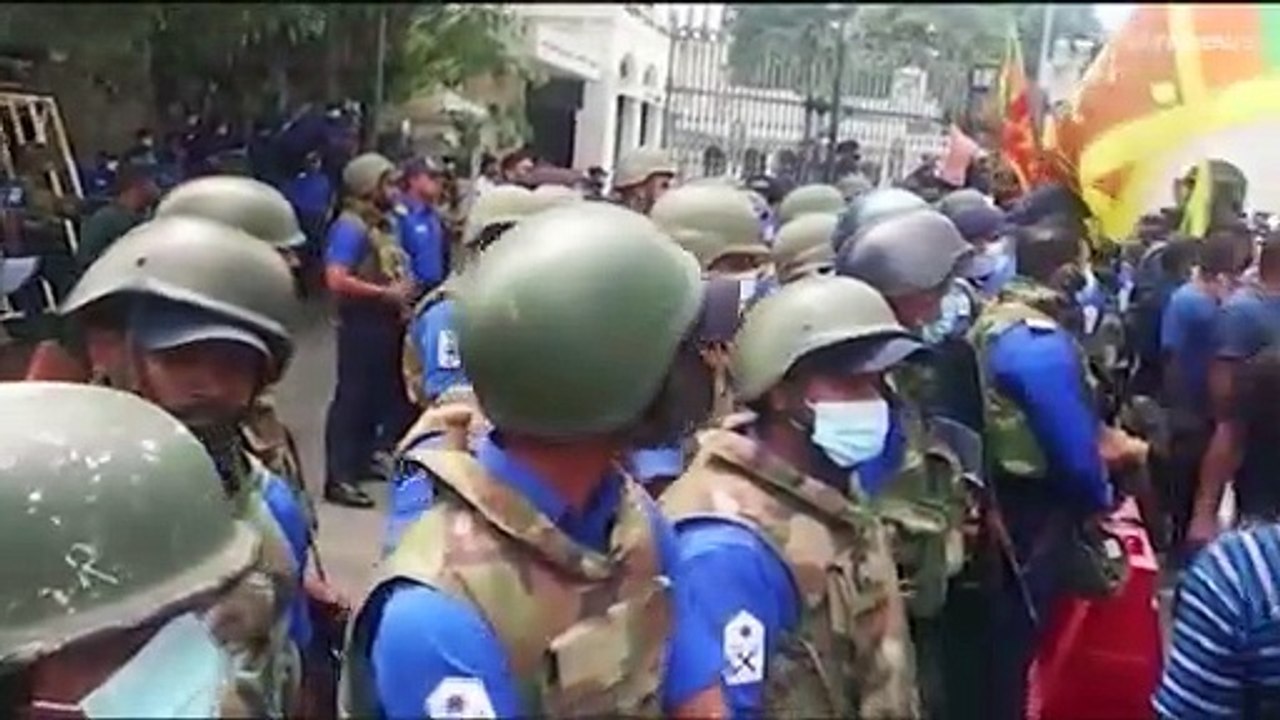 Unruhen in Sri Lanka eskalieren: Präsident Rajapaksa kündigt Rücktritt an