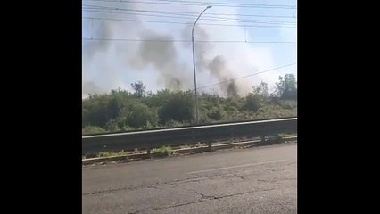 Download Video: Roma, vasto incendio: la colonna di fumo - Video