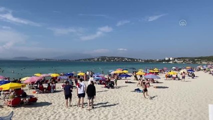 Turizm merkezi Çeşme'de bayram yoğunluğu yaşanıyor