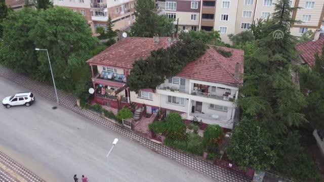 Şiddetli yağış ve fırtına hasara yol açtı