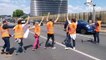 Des militants écolos bloquent le périphérique le jour des départs en vacances, des automobilistes en colère