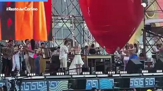 Jova Beach Party Marina di Ravenna, Jovanotti e Mirko Casadei cantano 'Ciao mare'