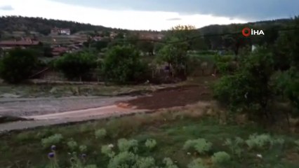 Ankara'nın Nallıhan ilçesinde selin geliş anı kamerada
