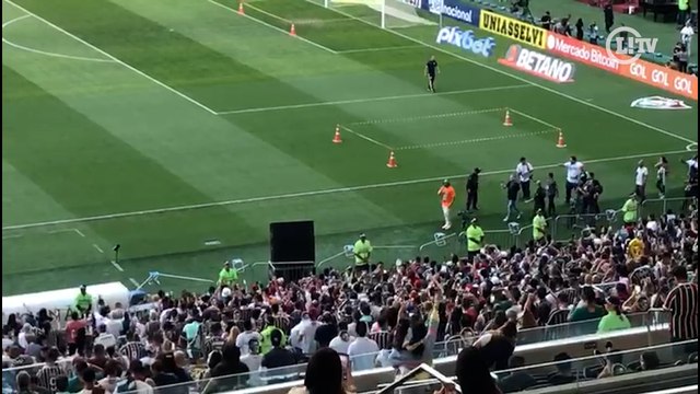 Belo se apresenta no Maracanã antes da despedida de Fred dos gramados