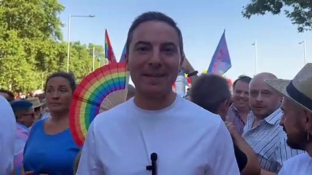 Juan Lobato carga contra Ayuso por no acudir al Orgullo: “¿Dónde está en esta fiesta de la libertad?”