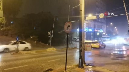 Bandırma'da etkisini gösteren sağanak yağış hayatı olumsuz etkiledi