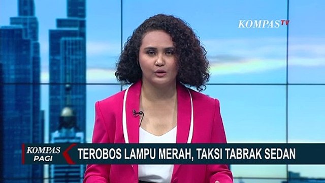 Taksi Terobos Lampu Merah Sehingga Tabrak Sedan