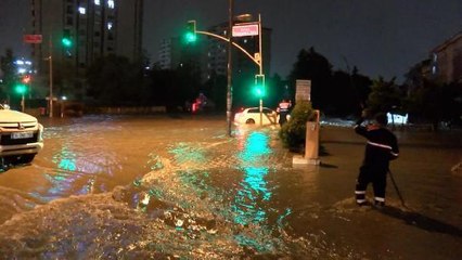 Esenyurt'ta sağanak yağış su baskınlarına yol açtı(3)